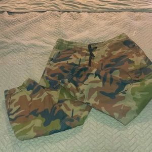 Men’s Levi’s camouflage, joggers, size XL